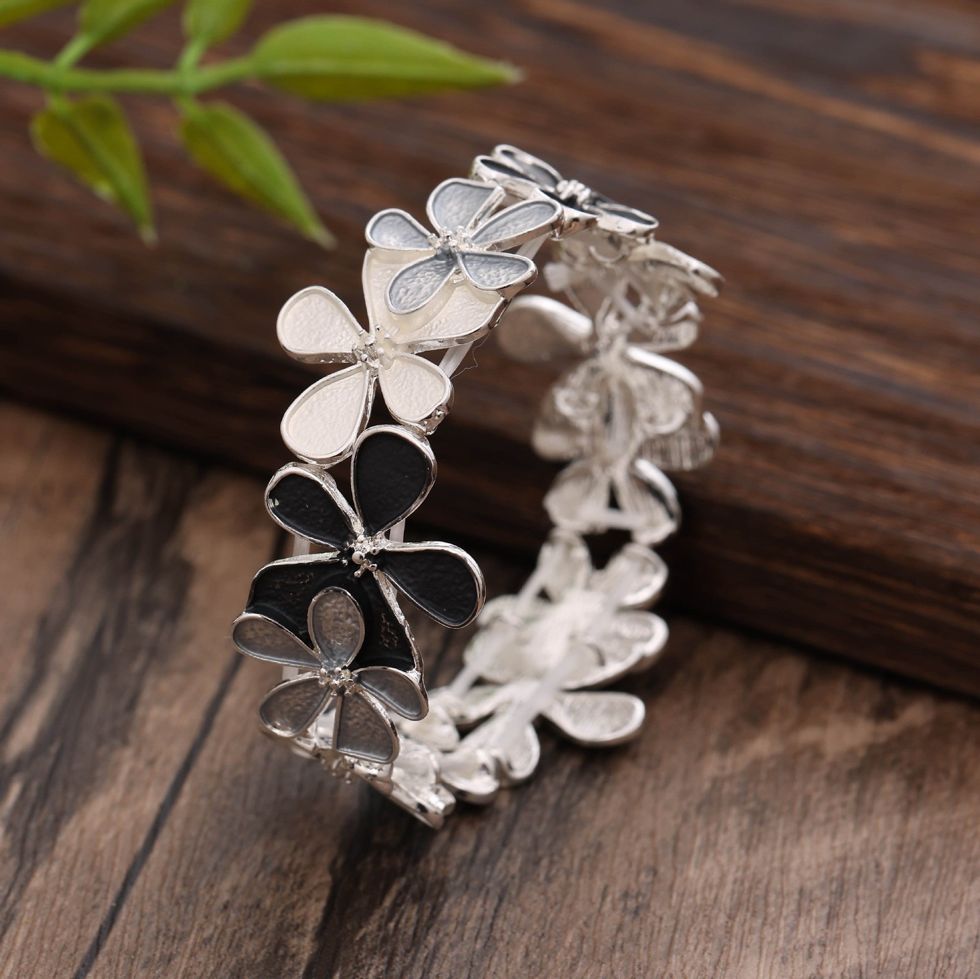 Durable flower bracelet