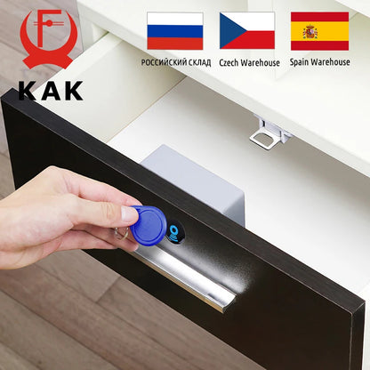 Electronic cabinet lock