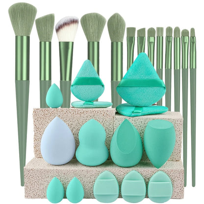 Travel makeup brush set