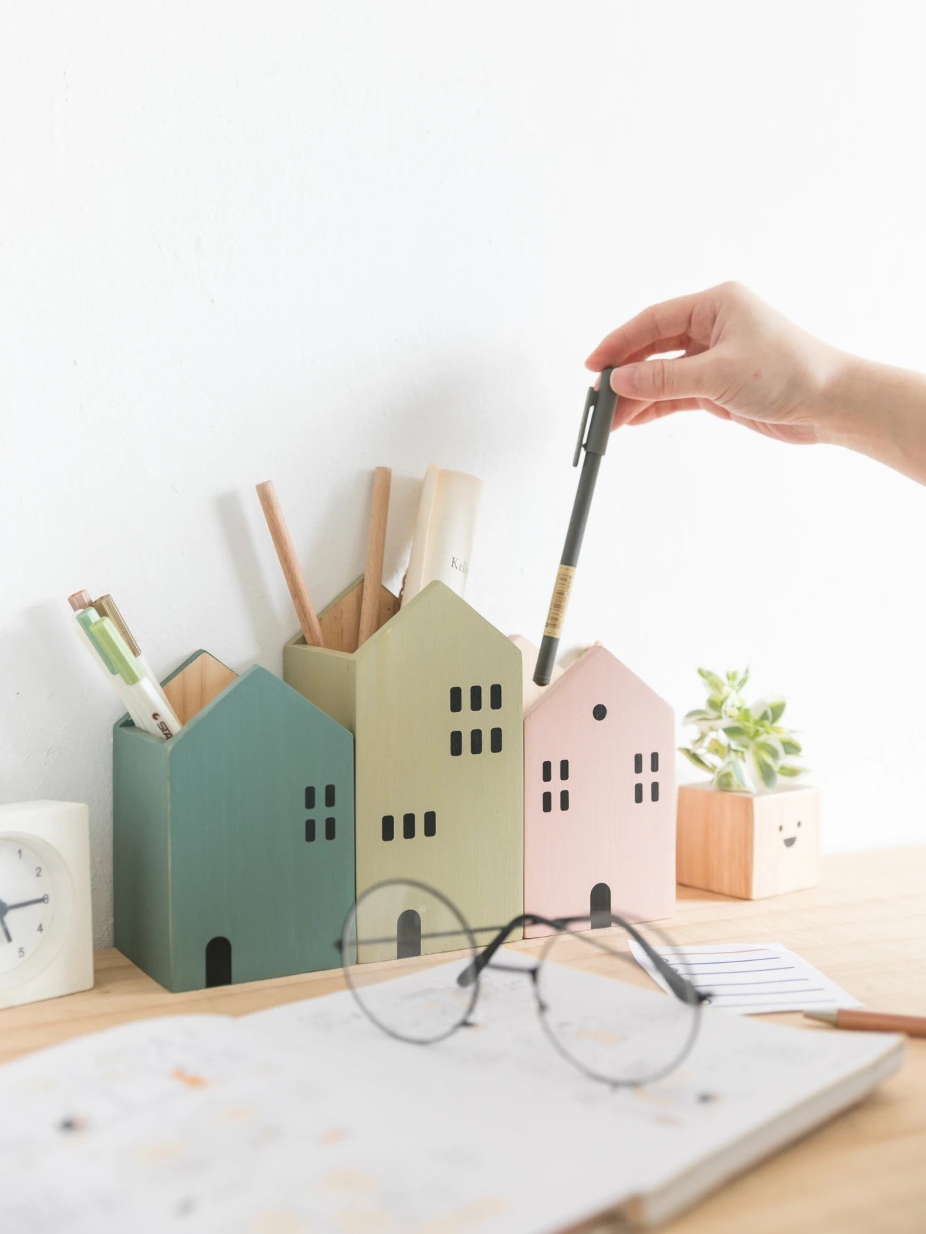 Decorative pen holder