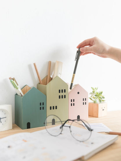 Decorative pen holder