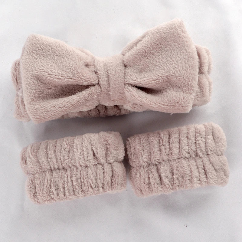 Makeup tool kit with sponge