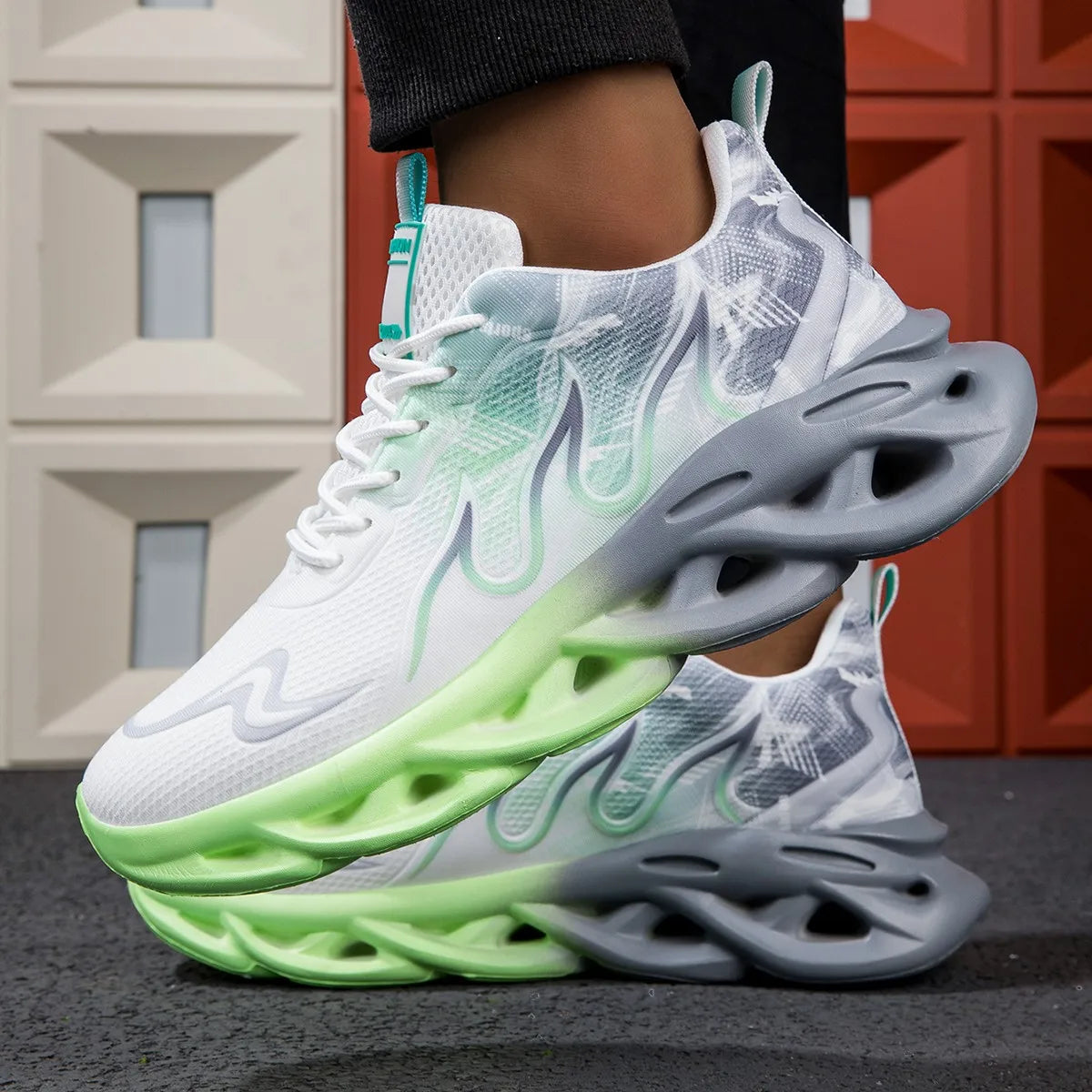 Lightweight running shoes